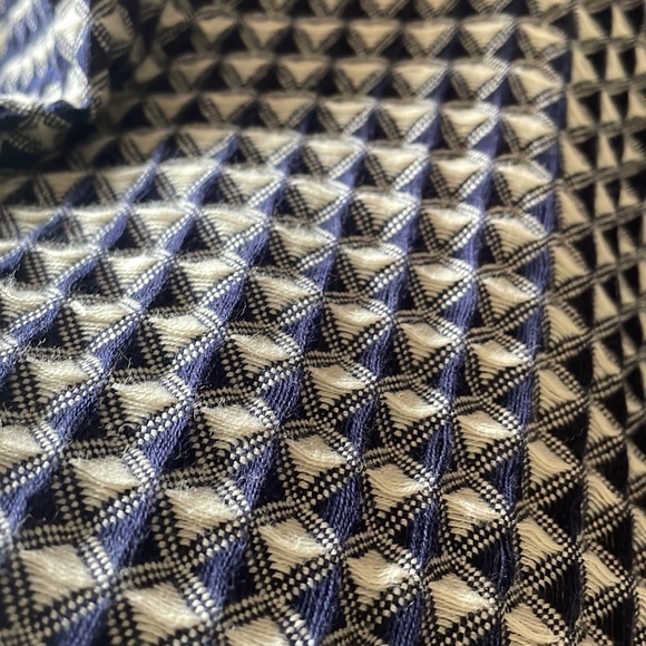 La Miel Two Toned Textured Top - Picture 7 of 9